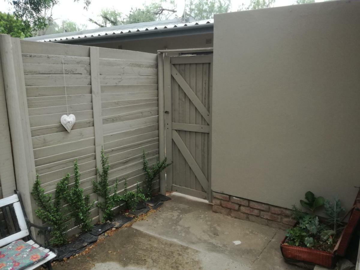 Stonehenge Cottage Oudtshoorn Bagian luar foto