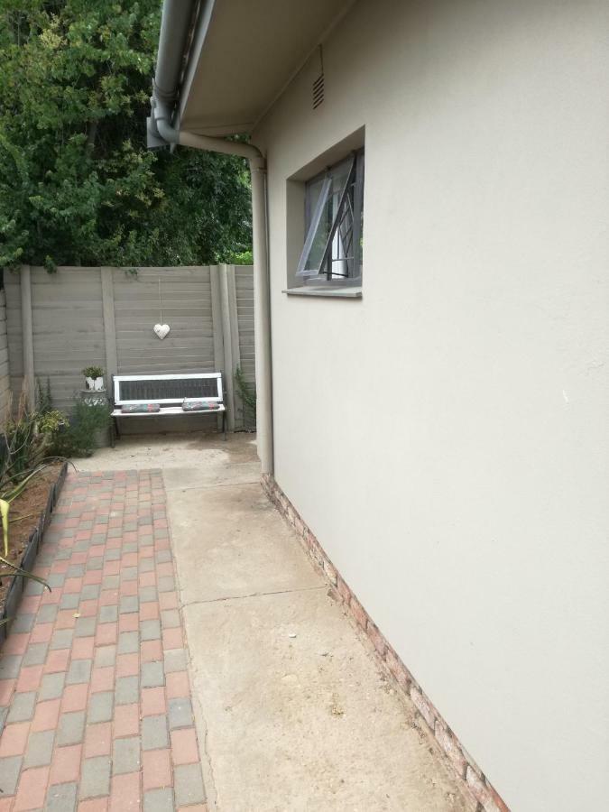 Stonehenge Cottage Oudtshoorn Bagian luar foto